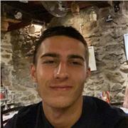 Jeune étudiant de 19ans, je suis diplomé d'un baccalauréat en filière ES. Je propose des cours en parallèle de mes cours à l'université Panthéon Assas en économie et gestion